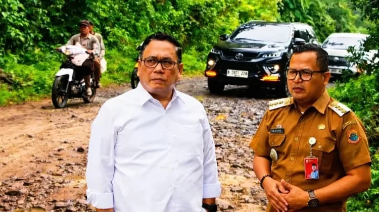 Wabup Lebak Tinjau Jalan dan Kantor Rusak