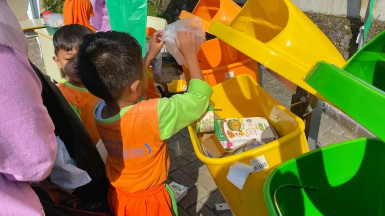 Bank Sampah Jadi Edukasi Lingkungan Bagi Anak