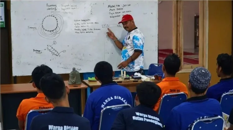 Warga Binaan Rutan Pandeglang Dalami Keterampilan Servis Dinamo