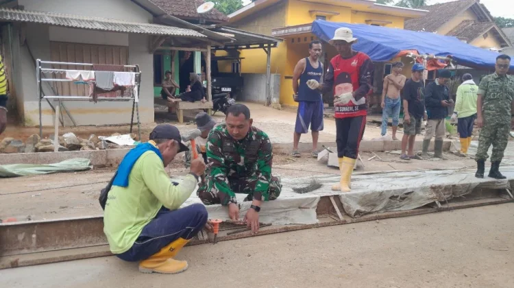 TNI Bangun Jalan Beton 18 Kilometer di Pandeglang