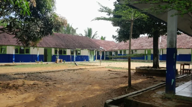 Karya Bakti TNI Pandeglang Sasar Rehab Sekolah