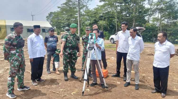 Kemenag Lebak Ukur Arah Kiblat Masjid Yonif Sajira