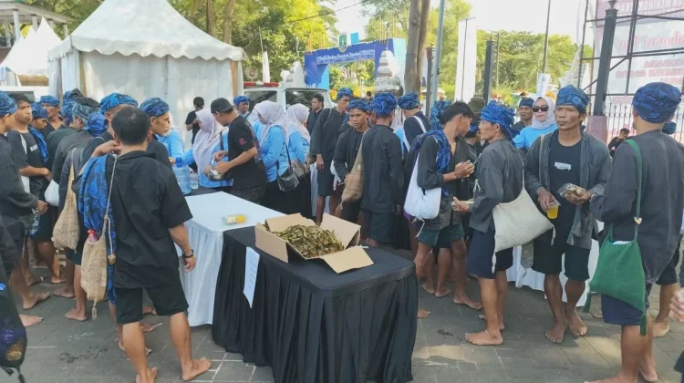 Masyarakat Baduy Gelar Seba Leutik