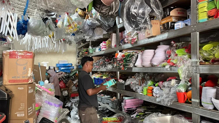 Harga Perabotan Plastik di Kota Serang Melonjak Drastis