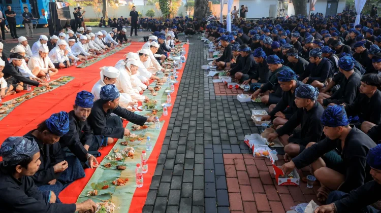 Mumuluk Bareng, Tradisi yang Mengikat