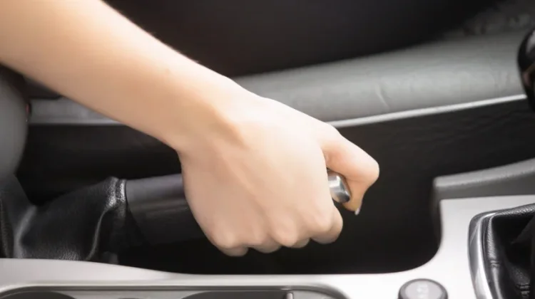 Handbrake pada Mobil, Bukan Sekadar Rem Parkir