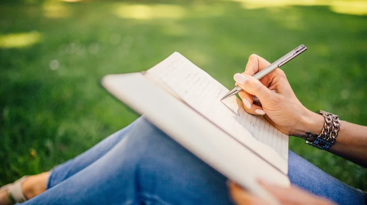 Tepis Writers Block, Komunitas Love Literasi Bagikan Tip Konsisten Menulis