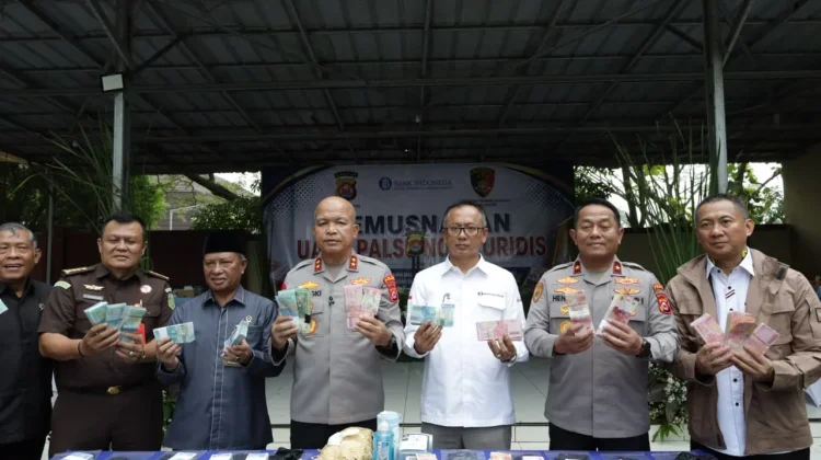 Bersama APH, BI Banten Musnahkan 8.527 Lembar Uang Palsu