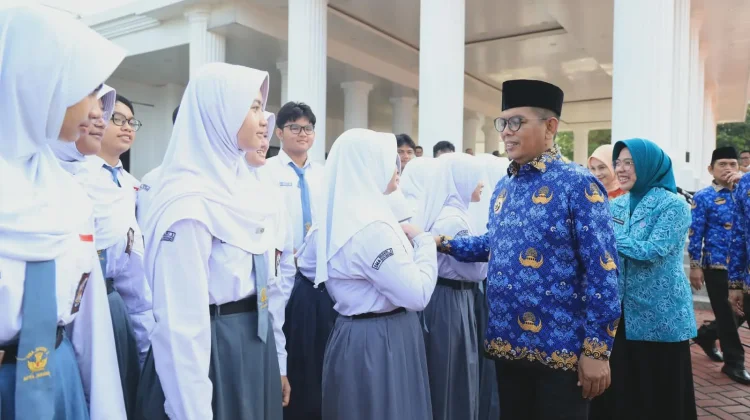 Sekolah Gratis Diperluas, Madrasah Aliyah Mulai Dijangkau