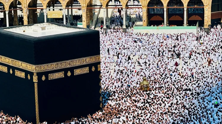 Haji sebagai Ibadah Multidimensi