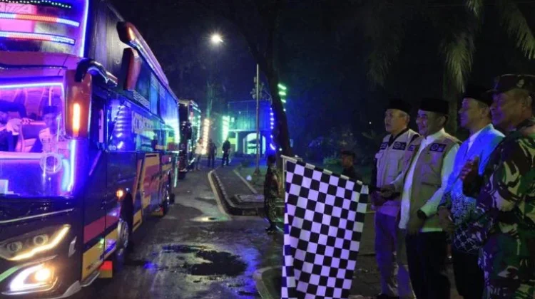Ratusan Jemaah Haji Kabupaten Tangerang Kloter 12 Diberangkatkan