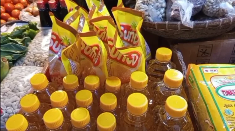 Kenaikan Harga Minyak Goreng Bebani Pasar Tradisional