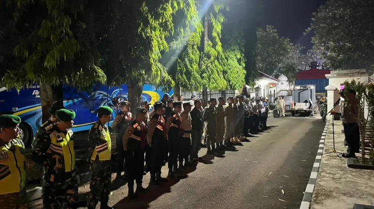 Ratusan Personil Gabungan Amankan Pemberangkatan Jamaah Haji Pandeglang
