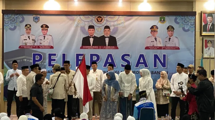 Jemaah Haji Kloter Pertama Pandeglang Resmi Diberangkatkan