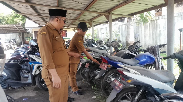 Samsat Cilegon Lakukan Penelusuran Pajak Kendaraan di Depan Kantor BPKPAD
