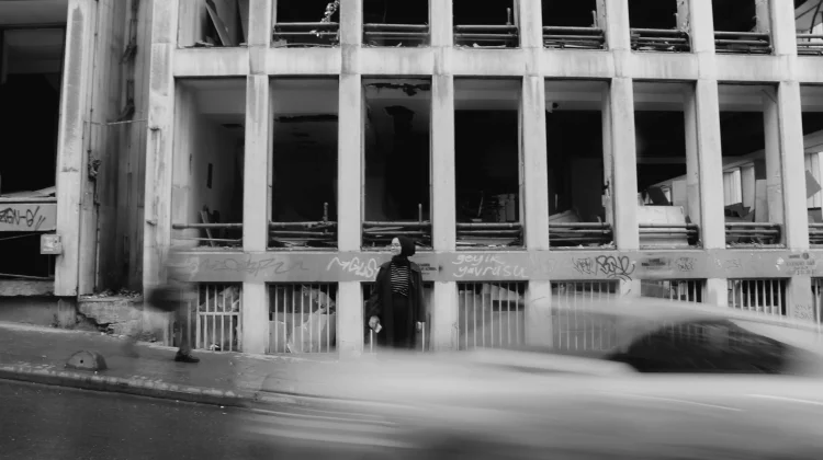 Rolling Shutter Bikin Objek Bergerak Terlihat Distorsi