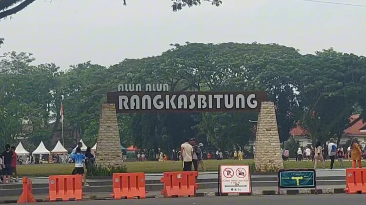 Alun Alun Rangkasbitung Mulai Rusak Pasca Revitalisasi Resmi