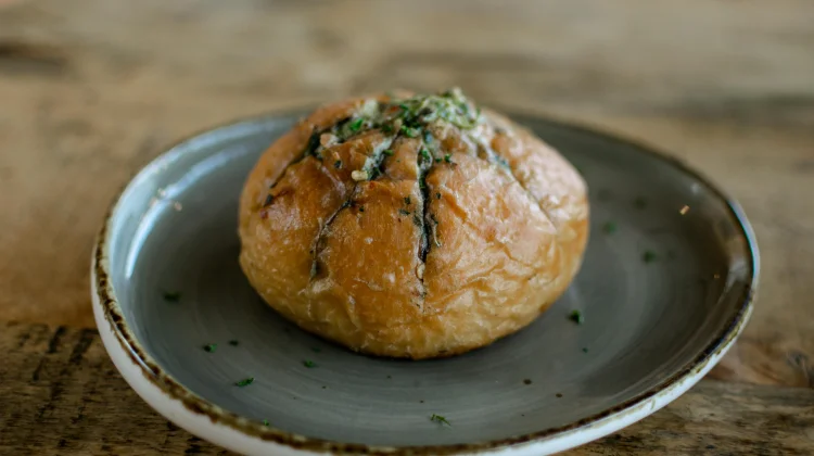 Cara Membuat Garlic Cream Cheese Bread Lembut Gurih