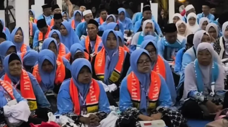 Tangis Haru Iringi Pelepasan Jemaah Haji Lebak