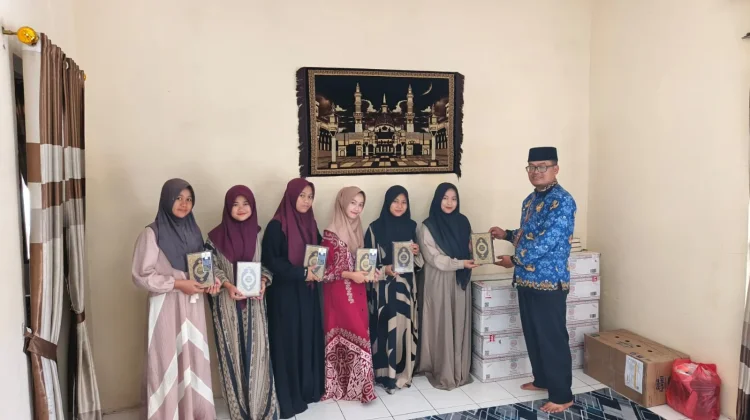 Penyuluh Agama Muncang Lebak Salurkan Ratusan Mushaf Al-Qur'an