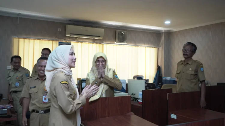 Bupati Zakiyah Sidak Ruang Kerja Setda Kabupaten Serang