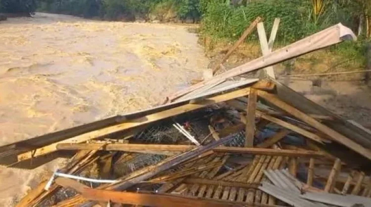 Banjir, Ratusan Ayam Bumdes di Lebak Hanyut