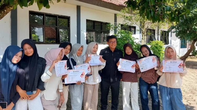 Ratusan Siswa di Pandeglang Terima Sertifikat Program Indonesia Pintar