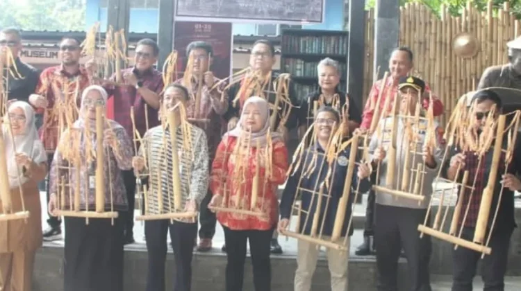 Persamaan Bung Karno dan Multatuli, Sama-sama Memperjuangkan Rakyat Kecil