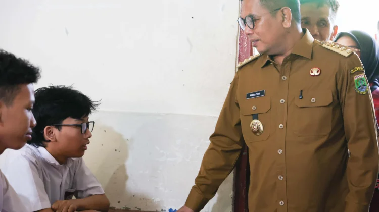 Gubernur Andra Soni Pantau Pelaksanaan MBG dan pra-SPMB