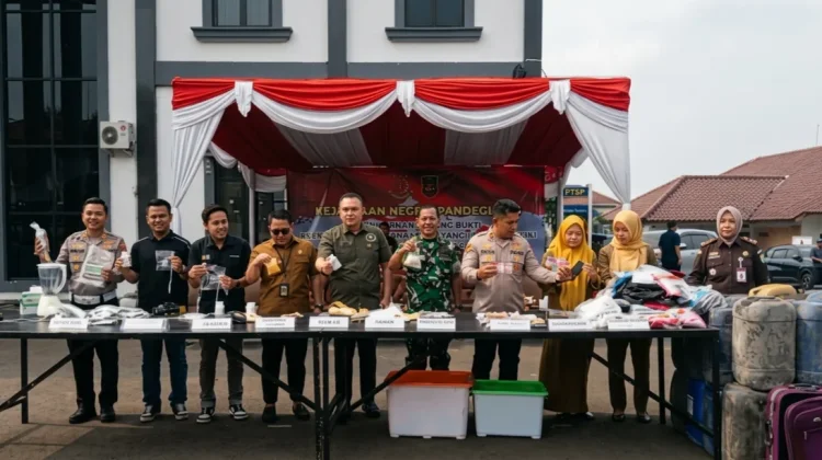 Kejari Pandeglang Musnahkan Barang Bukti dari Puluhan Perkara Pidana