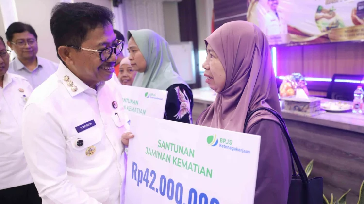 Pamkot Tangerang Bayarkan Jaminan Sosial Puluhan RIbu Pekerja Rentan