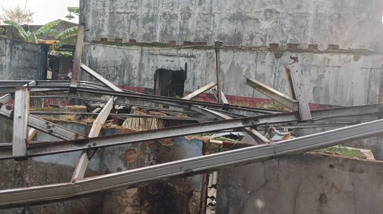 Angin Puting Beliung Rusak Sembilan Rumah di Panimbang