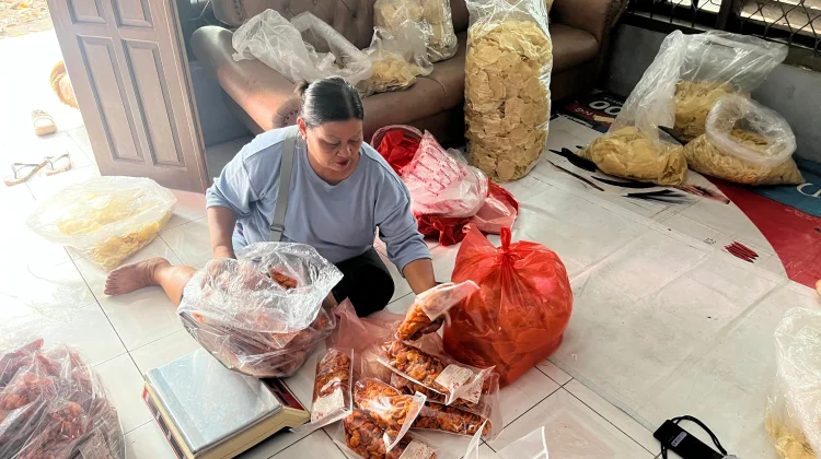 Pedagang Emping Keluhkan Dagangan Sepi, Penjualan Turun Dibanding Masa Covid-19