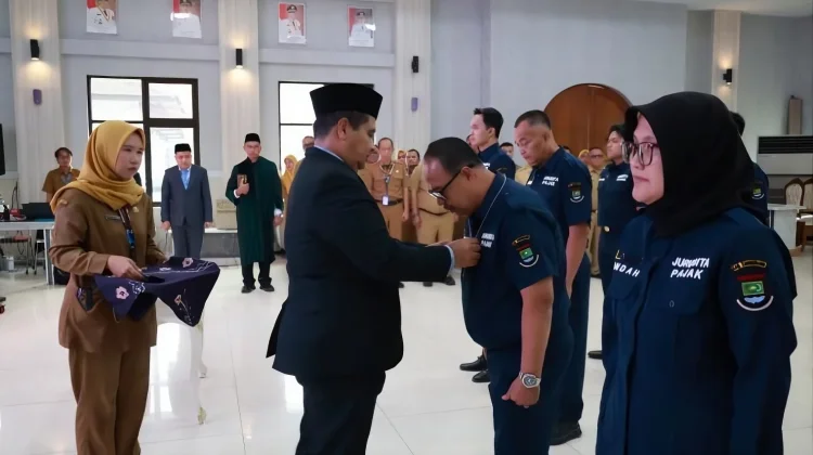 Bupati Tangerang Lantik 10 Juru Sita Pajak Daerah