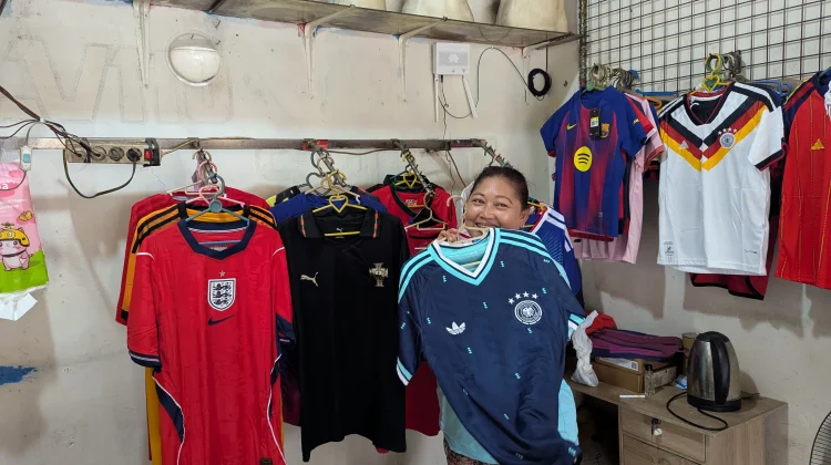Piala Dunia Dongkrak Omzet Pedagang Jersey hingga 50 Persen