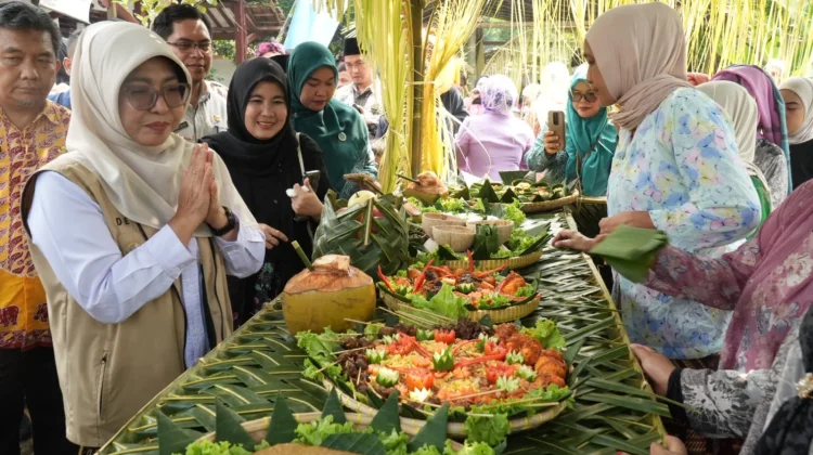 Festival Bubur Suro di Desa Bandung Sukses Putar Roda Ekonomi