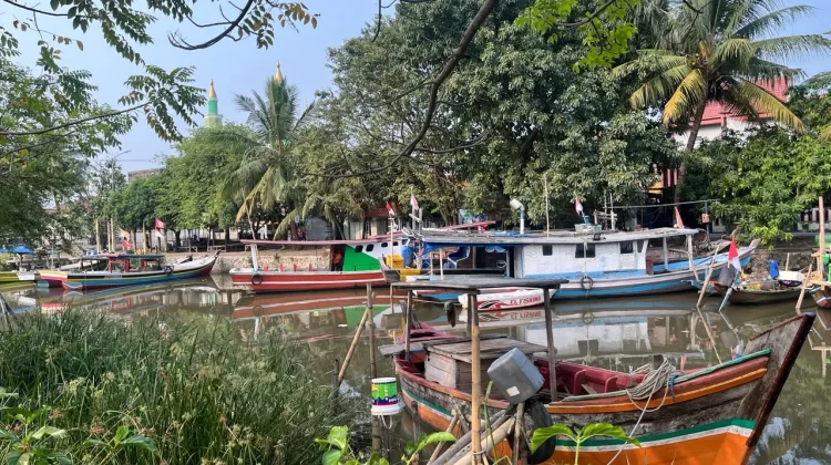 Sumbat Jalur Nelayan, 80 Bangkai Kapal di Muara Karangantu Akan Dievakuasi
