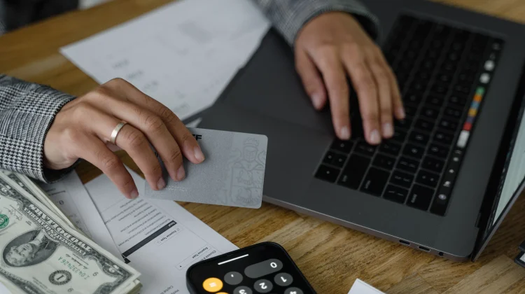 Tips Investasi Saham Pemula Manfaatkan Momentum Diskon dan Sektor Energi Hijau