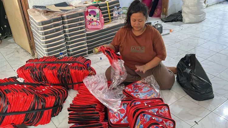 Bahan Baku Mahal, Perajin Tas di Kota Serang Takut Naikkan Harga