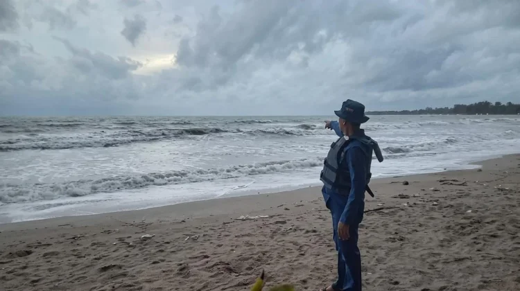 BPBD Pandeglang Waspadai Gelombang Tinggi Hingga 3,7 Meter