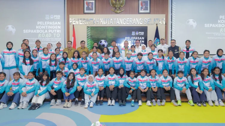 Wali Kota Tangsel Lepas Kontingen Sepak Bola Putri ke Swedia