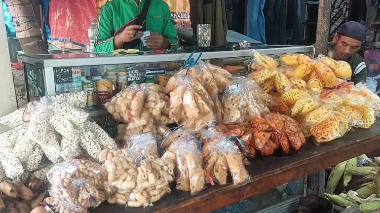 Pengusaha Kerupuk Keluhkan Kenaikan Harga Bahan Baku