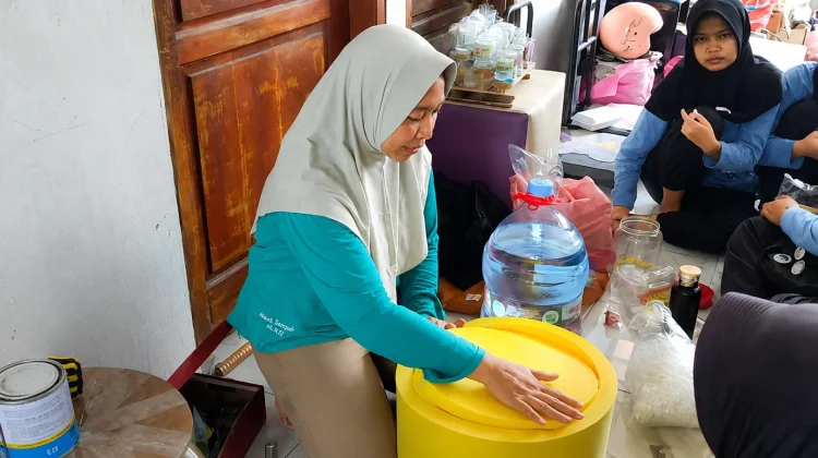 Bank Sampah MATA Sulap Plastik jadi Sofa Bernilai Ekonomi