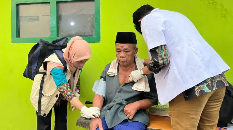 Jemput Bola, Pemkot Tangsel Kirim Dokter Langsung ke Rumah Lansia
