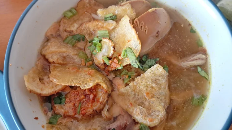 Trik Slow-Cook Bikin Kaldu Soto Lebih Gurih
