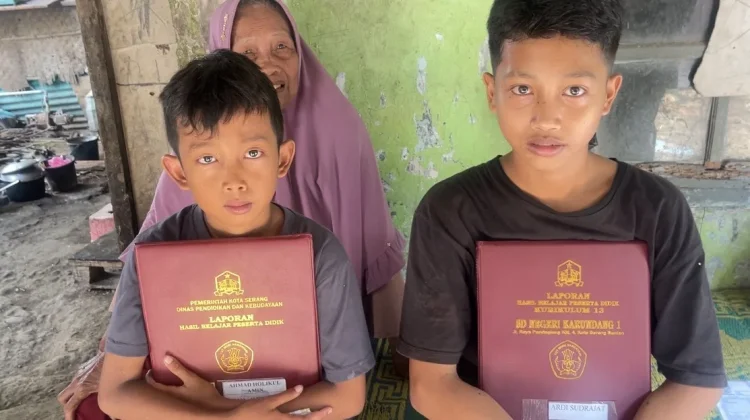 Sempat Terganjal Administrasi, Kakak Adik Asal Kota Serang Ini Bisa Sekolah Lagi