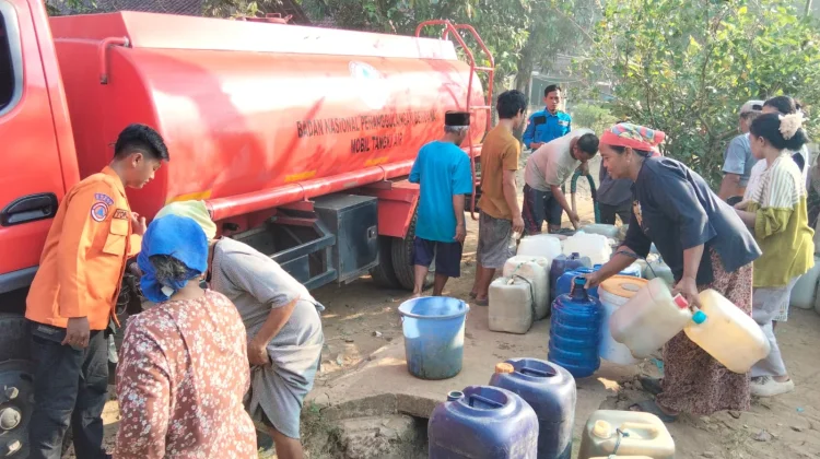 BPBD Pandeglang Salurkan Air Bersih