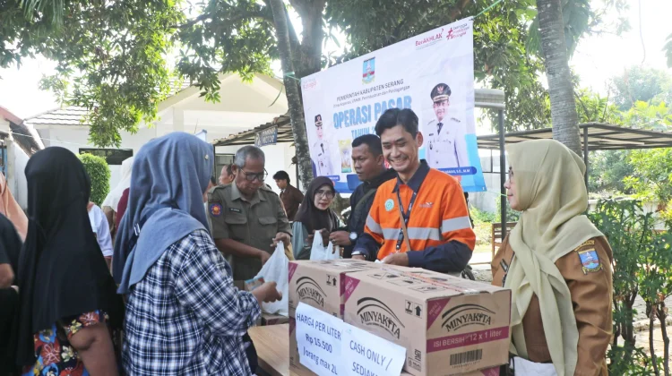 Operasi Pasar Kramatwatu Diserbu Warga Buru Kebutuhan Pokok Murah