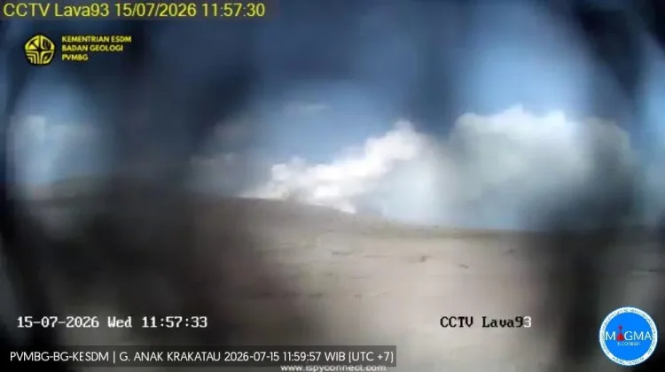 Gunung Anak Krakatau Masih Siaga, Pengamat: Erupsinya Normal dan Aman