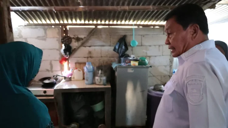 Blusukan ke Tigaraksa, Bupati Tangerang Cek Proyek Bedah Rumah